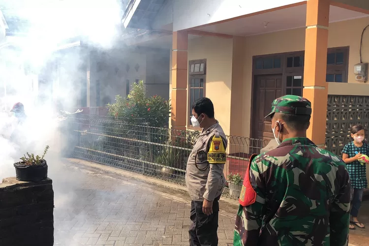 ada-3-kasus-dbd-baru,-warga-cangaan,-desa-genteng-wetan-gencarkan-fogging