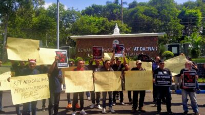 Tolak Revisi Undang Undang Penyiaran, Jurnalis di Banyuwangi Gelar Aksi Demo di Gedung DPRD
