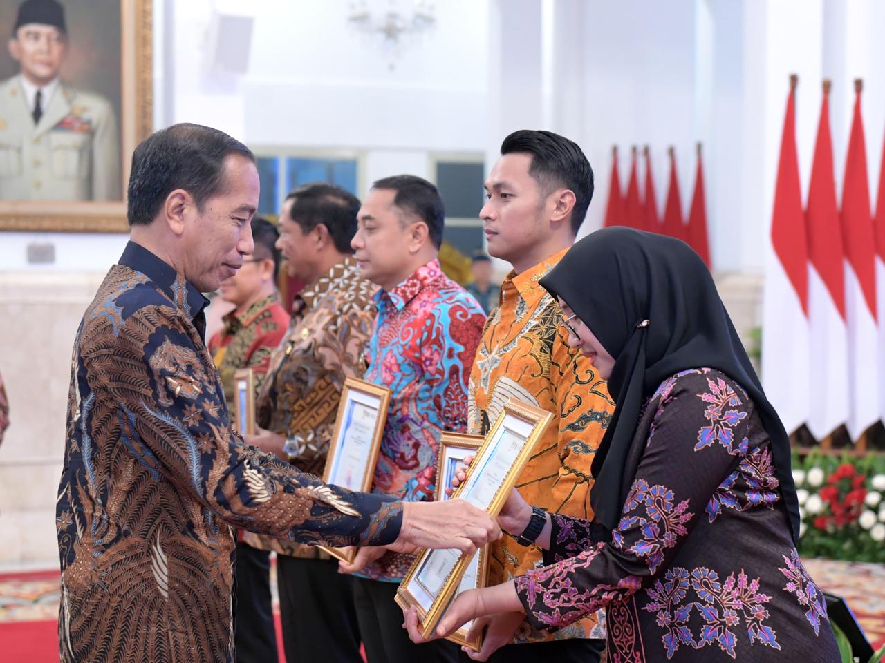 diserahkan-jokowi,-banyuwangi-raih-penghargaan-kabupaten-dengan-spbe-terbaik