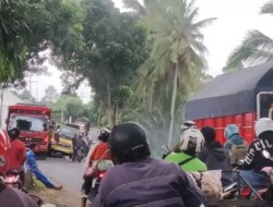 Tali Pengaman Pada Truk Putus, Ratusan Asbes Berantakan di Jalan Kaligondo, Banyuwangi