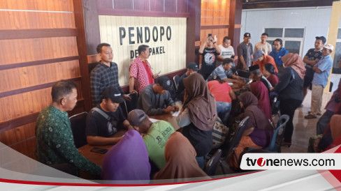 terima-tali-asih-inisiasi-polresta-banyuwangi,-warga-desa-pakel-perbaiki-rumah-hingga-beli-ternak