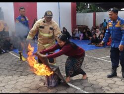 Ibu-Ibu Rumah Tangga di Banyuwangi Dilatih Mitigasi Kebakaran