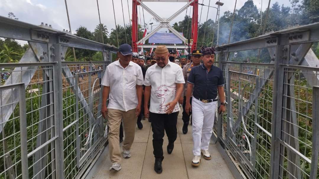 dibangun-jembatan-gantung,-dusun-di-banyuwangi-ini-kini-miliki-akses-mudah-ke-dusun-lain