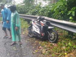 Kecelakaan Tunggal di Tikungan Tajam Akibat Hujan Deras di Jalur Gumitir