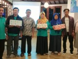 Keluarga besar SMP Negeri 2 Rogojampi Berikan Tali Asih bagi ASN yang Purna Tugas