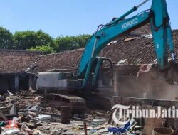 Proses Revitalisasi Pasar Banyuwangi Dimulai, Bangunan Dibongkar dan Diratakan – Tribunjatim.com