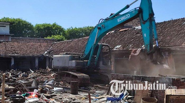 proses-revitalisasi-pasar-banyuwangi-dimulai,-bangunan-dibongkar-dan-diratakan-–-tribunjatim.com