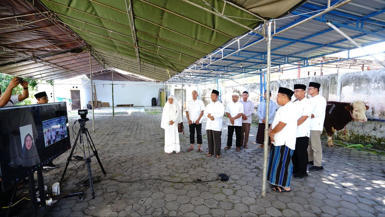 pemkab-banyuwangi-salurkan-60-hewan-kurban,-bupati-ipuk:-semoga-berkah