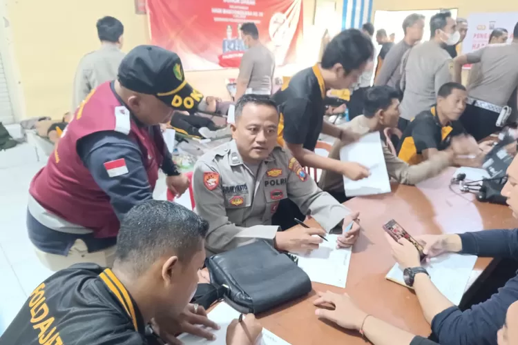 rangkaian-hut-bhayangkara-ke-78,-polresta-banyuwangi-sumbang-ratusan-kantong-darah-ke-pmi