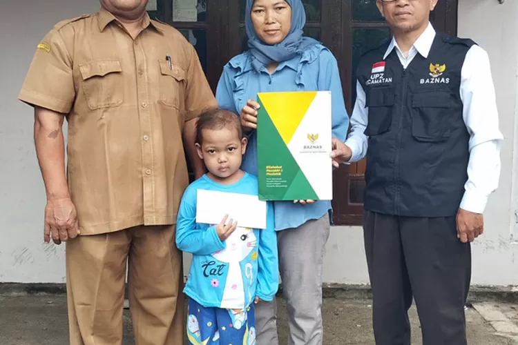baznas-banyuwangi-distribusikan-bantuan-pengobatan-kepada-nur-trihapsari