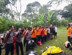 Tim SAR Evakuasi Dua Pendaki Tersesat di Gunung Adeng, Bali