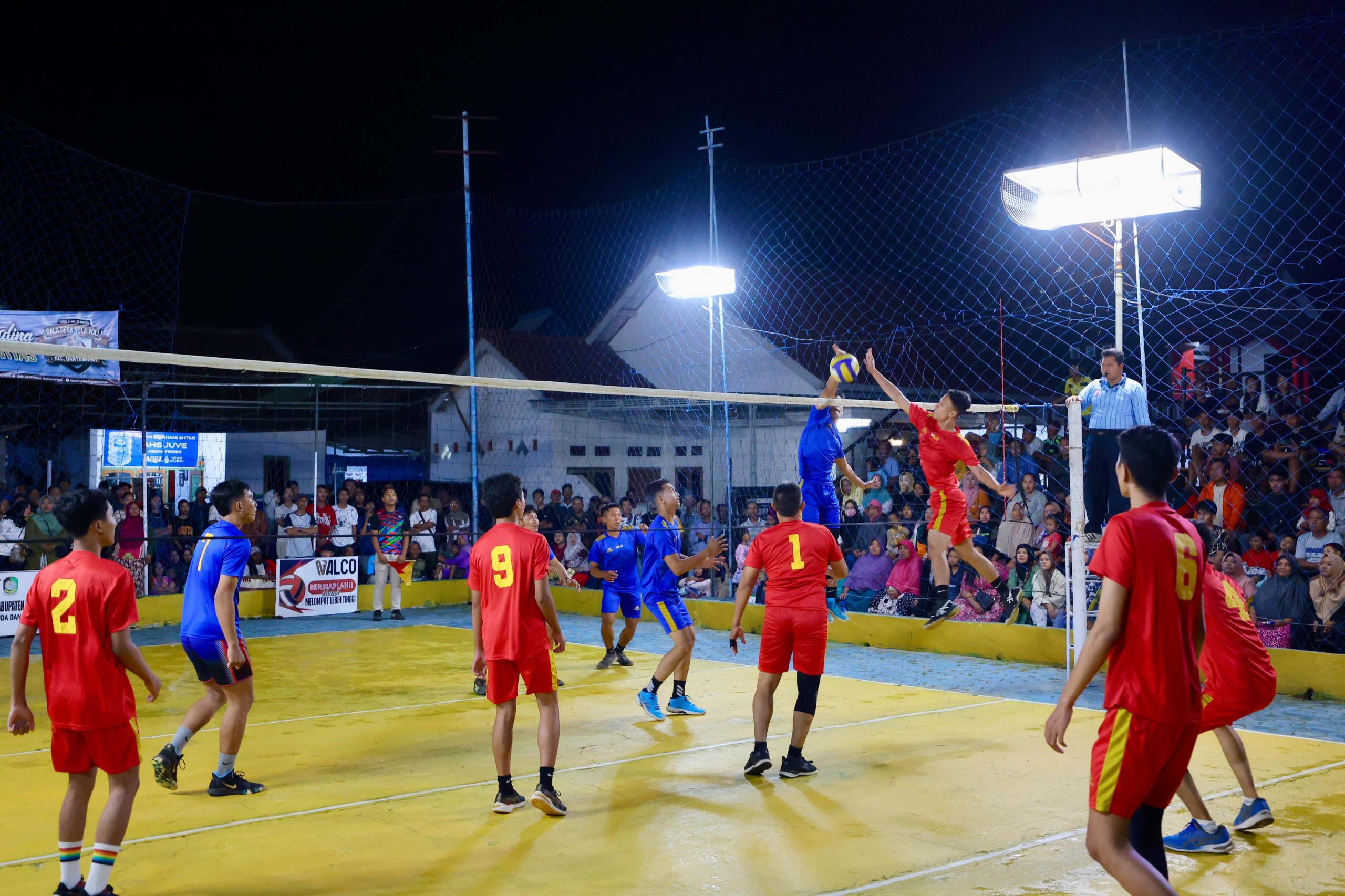 meriahnya-gala-desa-voli-banyuwangi,-216-desa-perebutkan-piala-bupati