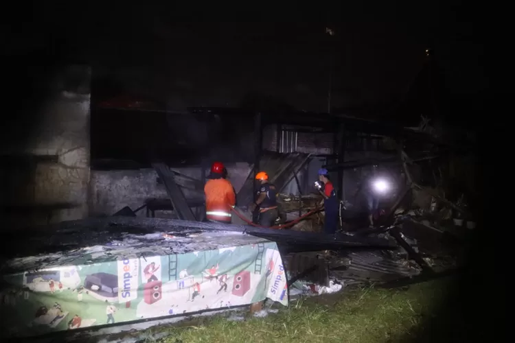 kompor-meledak,-industri-kerupuk-di-klatak-banyuwangi-terbakar:-pemilik-alami-luka-bakar-serius