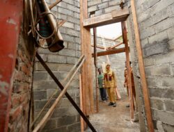 Tangani Kemiskinan, Bupati Ipuk Terus Geber Bedah Rumah Warga Miskin