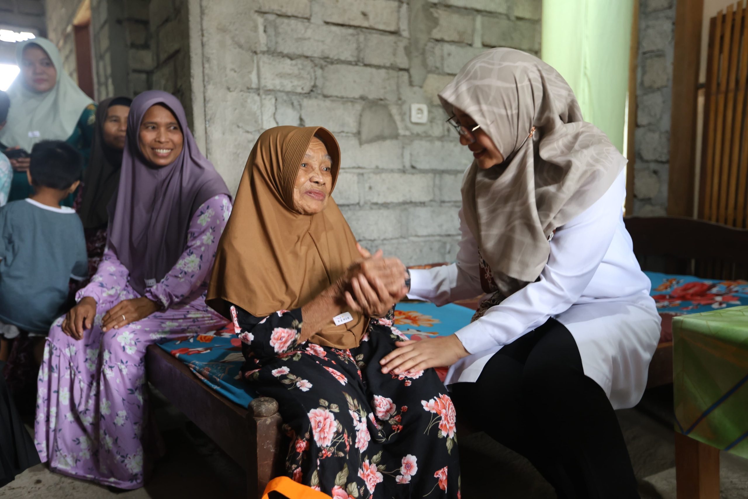 telah-menyasar-3000-lansia,-banyuwangi-terus-salurkan-rantang-kasih
