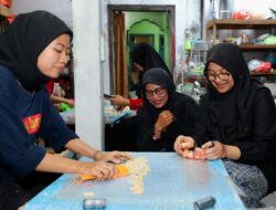 Berdayakan Pasien ODGJ, Usaha Rumahan Kue Kacang di Banyuwangi Beromset Ratusan Juta