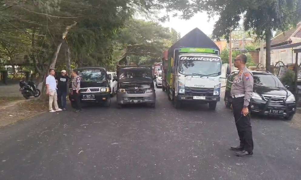 kapal-tujuan-lombok-tak-bisa-isi-bbm,-ksop-tanjungwangi:-kendaraan-mulai-masuk-kapal