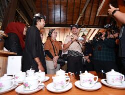 Kunjungi Desa Wisata Adat Kemiren Banyuwangi, Menteri Sandiaga: Pengalaman World Class Tourism