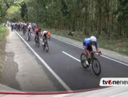Bersarung di TdBI 2024, Bupati Banyuwangi Lepas 99 Pembalap dari 20 Tim