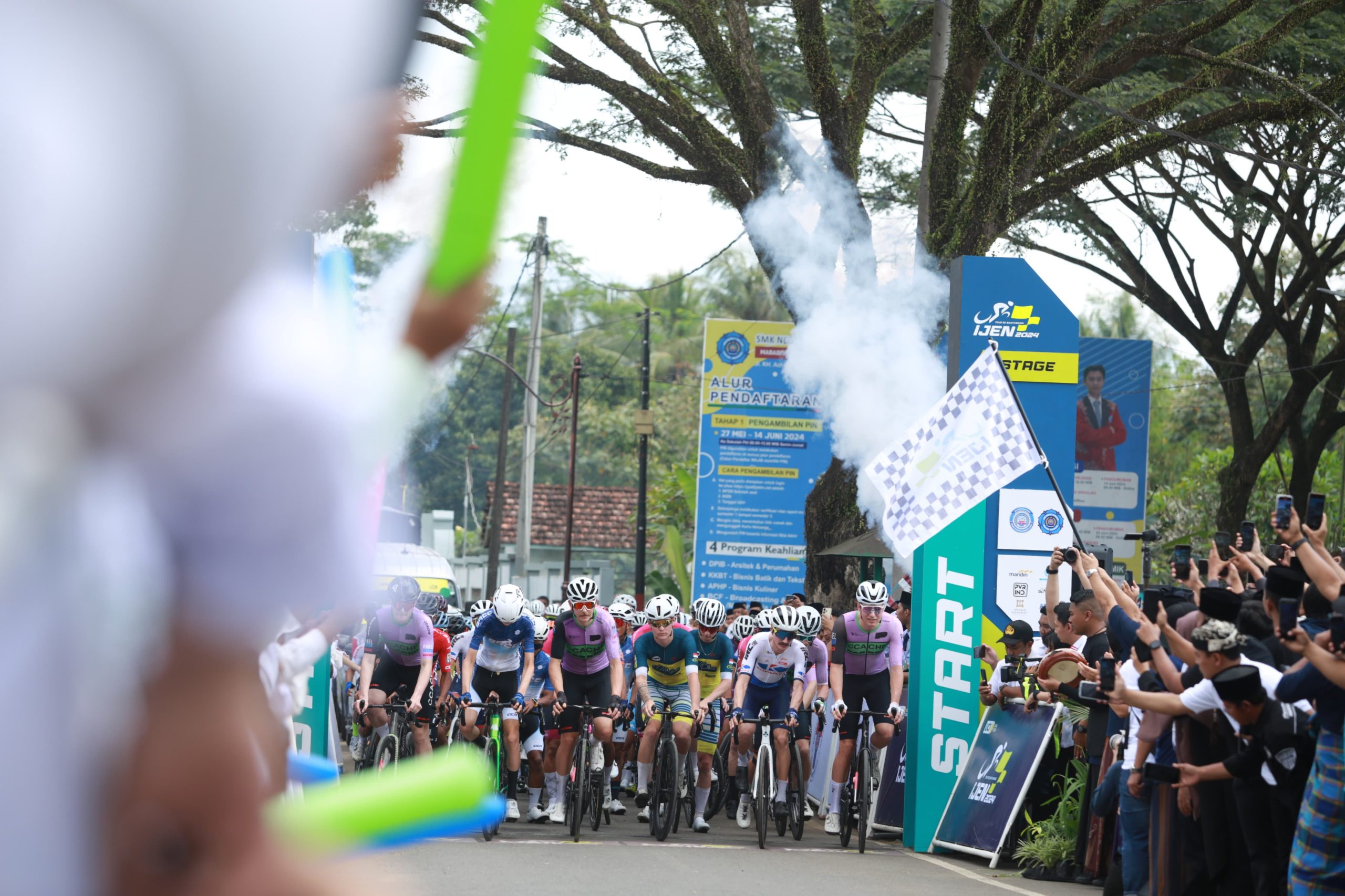 waketum-pb-issi-lepas-etape-pertama-tour-de-banyuwangi-ijen