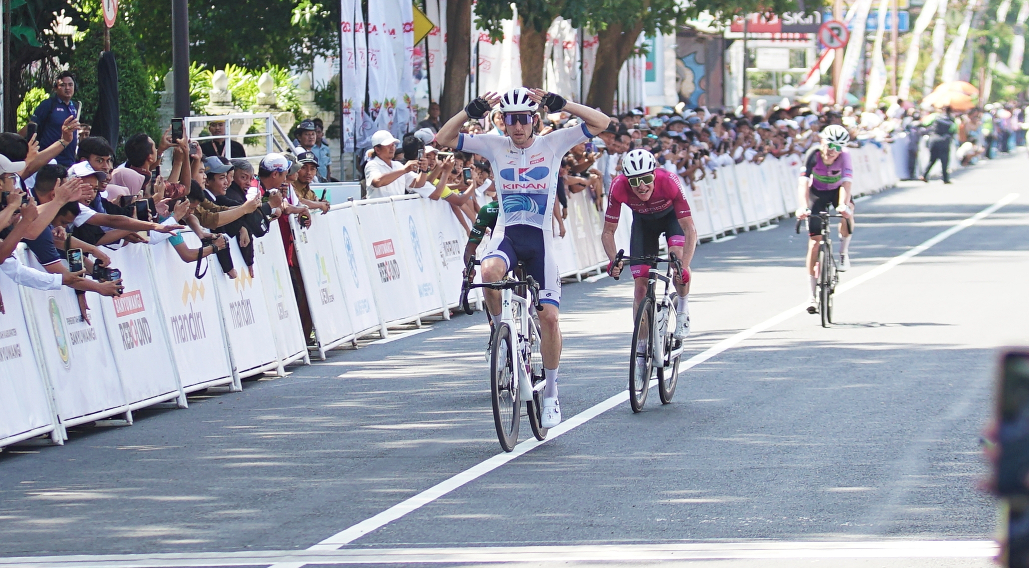 yellow-jersey-etape-pertama-tour-de-banyuwangi-ijen-jadi-milik-pembalap-australia