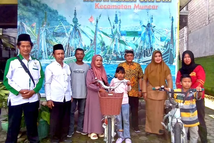 baznas-banyuwangi,-salurkan-beasiswa-untuk-2-siswa-di-muncar