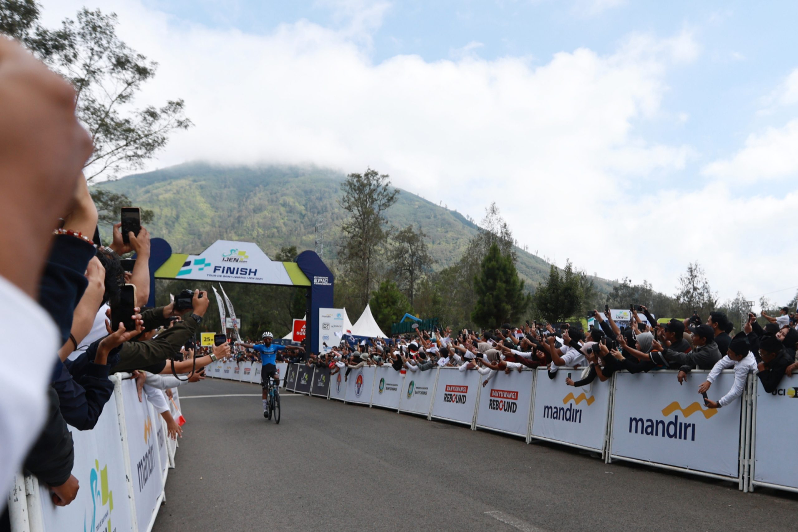 pembalap-grand-tour-juara-umum-tour-de-banyuwangi-ijen-2024