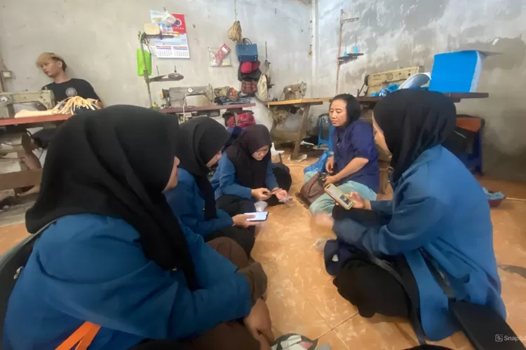kkn-bbk-4-universitas-airlangga-bantu-urus-nib-dan-tingkatkan-legalitas-umkm-kaligung
