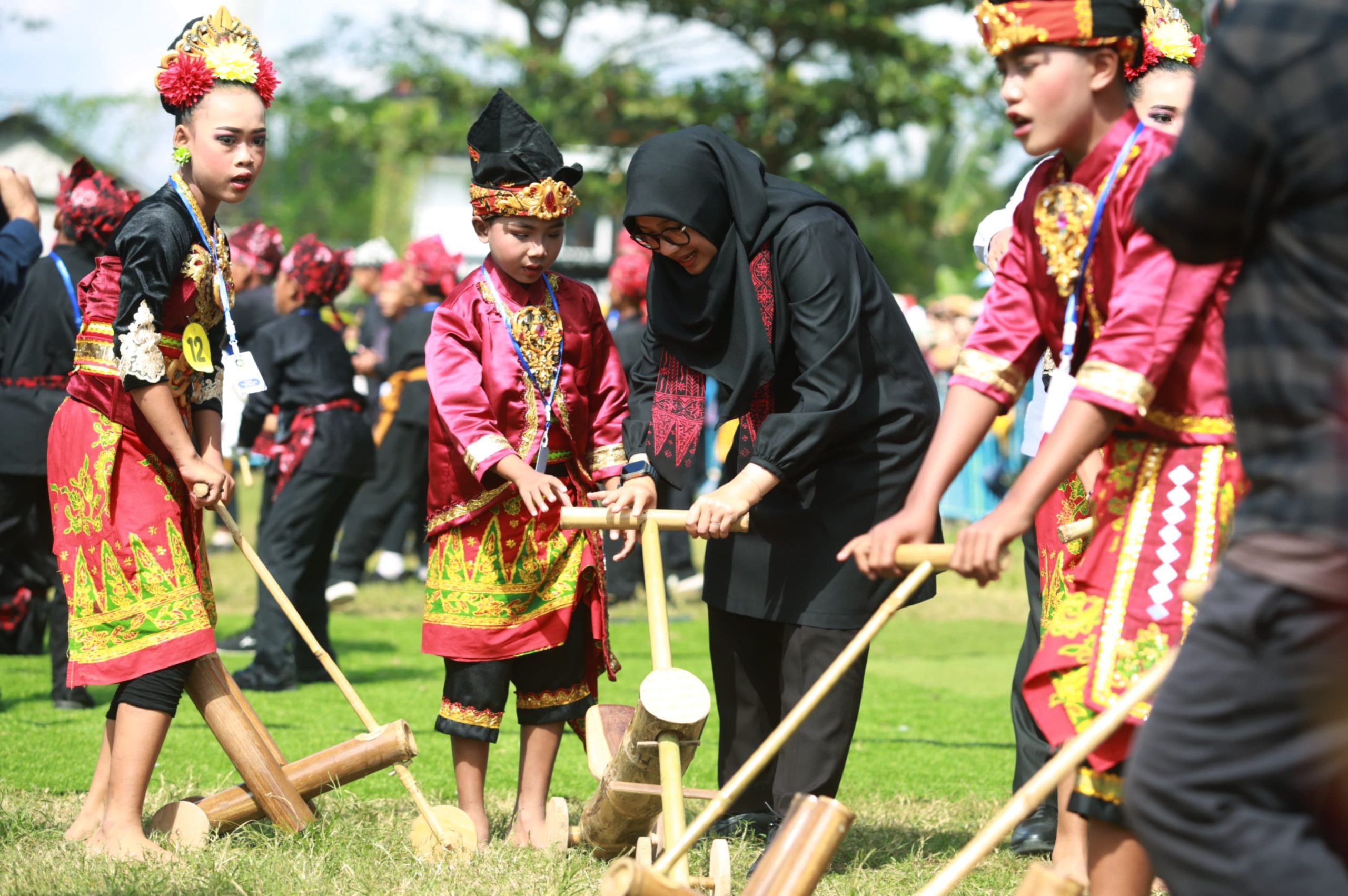 kurangi-gadget,-banyuwangi-ajak-anak-bermain-permainan-tradisional