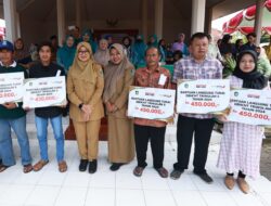 Salurkan BLT DBHCT Rp4,4 M ke 2.450 KPM, Bupati Ipuk: Semoga Berkah
