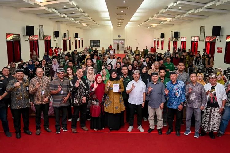 bedah-buku-man-nahnu-5:-layak-jadi-referensi-pelajar-banyuwangi-–-radar-banyuwangi