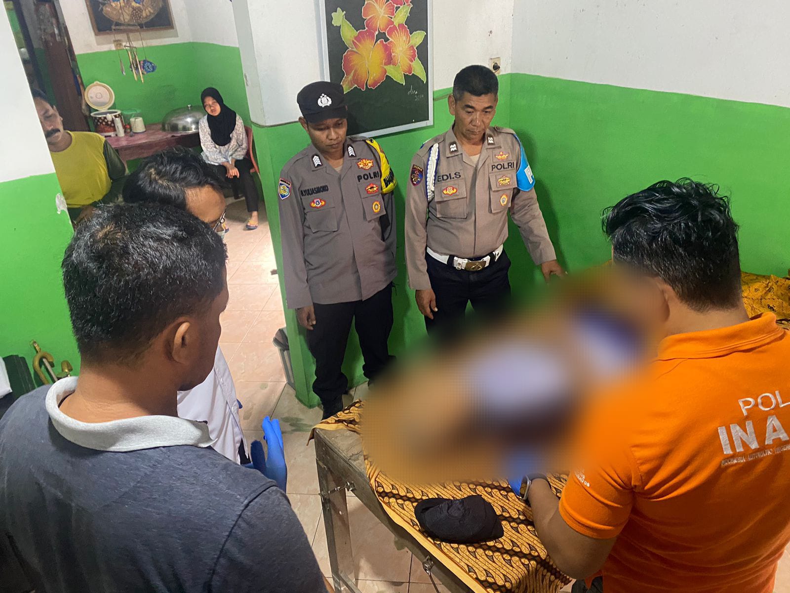 tragis,-seorang-lansia-84-tahun-di-jajag-ditemukan-gantung-diri-di-dapur-rumahnya