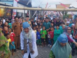 Bupati Banyuwangi Lomba Agustusan Lawan Ibu-ibu saat Gelar Bunga Desa
