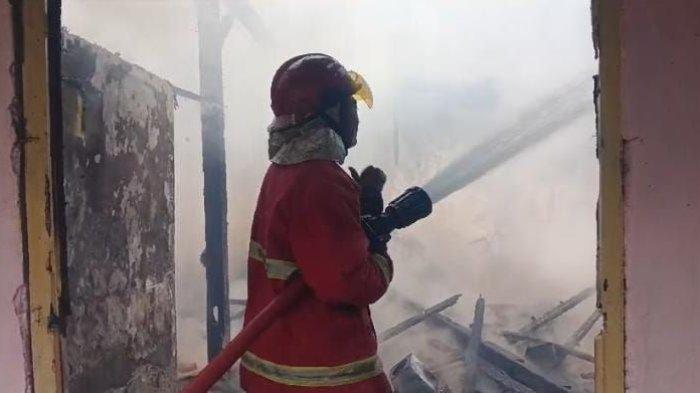 kondisi-kosong,-rumah-warga-di-banyuwangi-ludes-terbakar,-segini-kerugiannya-–-tribunjatim.com
