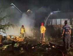 Akibat Bakar Sampah, Kobaran Api Hanguskan Gudang Konsen dan Tempat Rongsokan di Banyuwangi