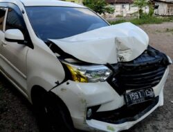 Kecelakaan di Tikungan Wiroguno, Dua Mobil Bertabrakan Tanpa Korban Jiwa