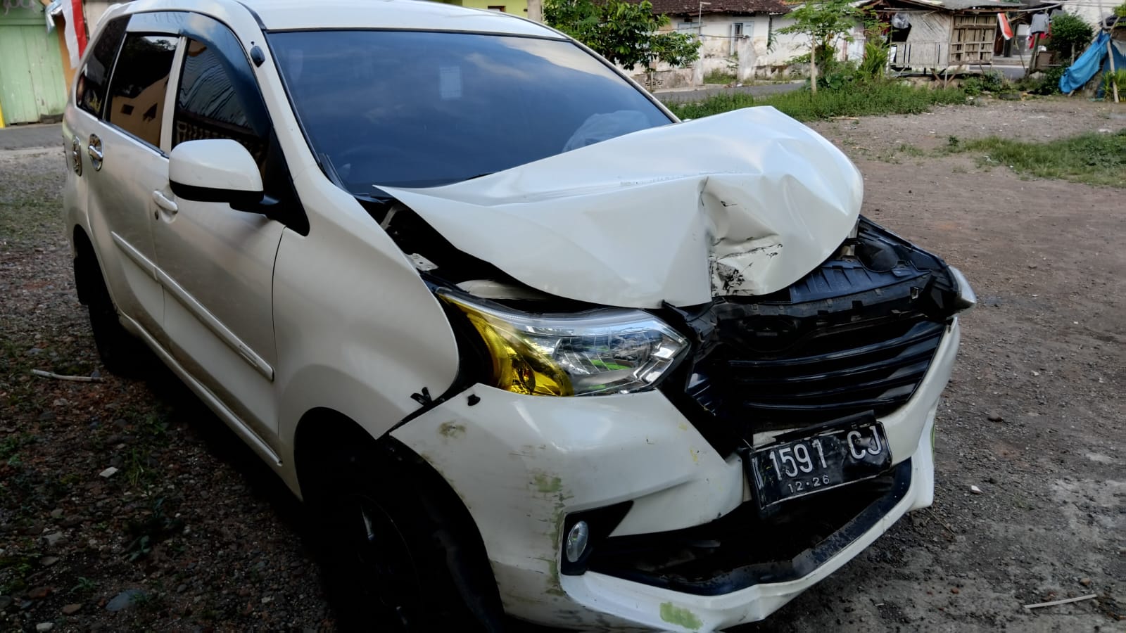 kecelakaan-di-tikungan-wiroguno,-dua-mobil-bertabrakan-tanpa-korban-jiwa
