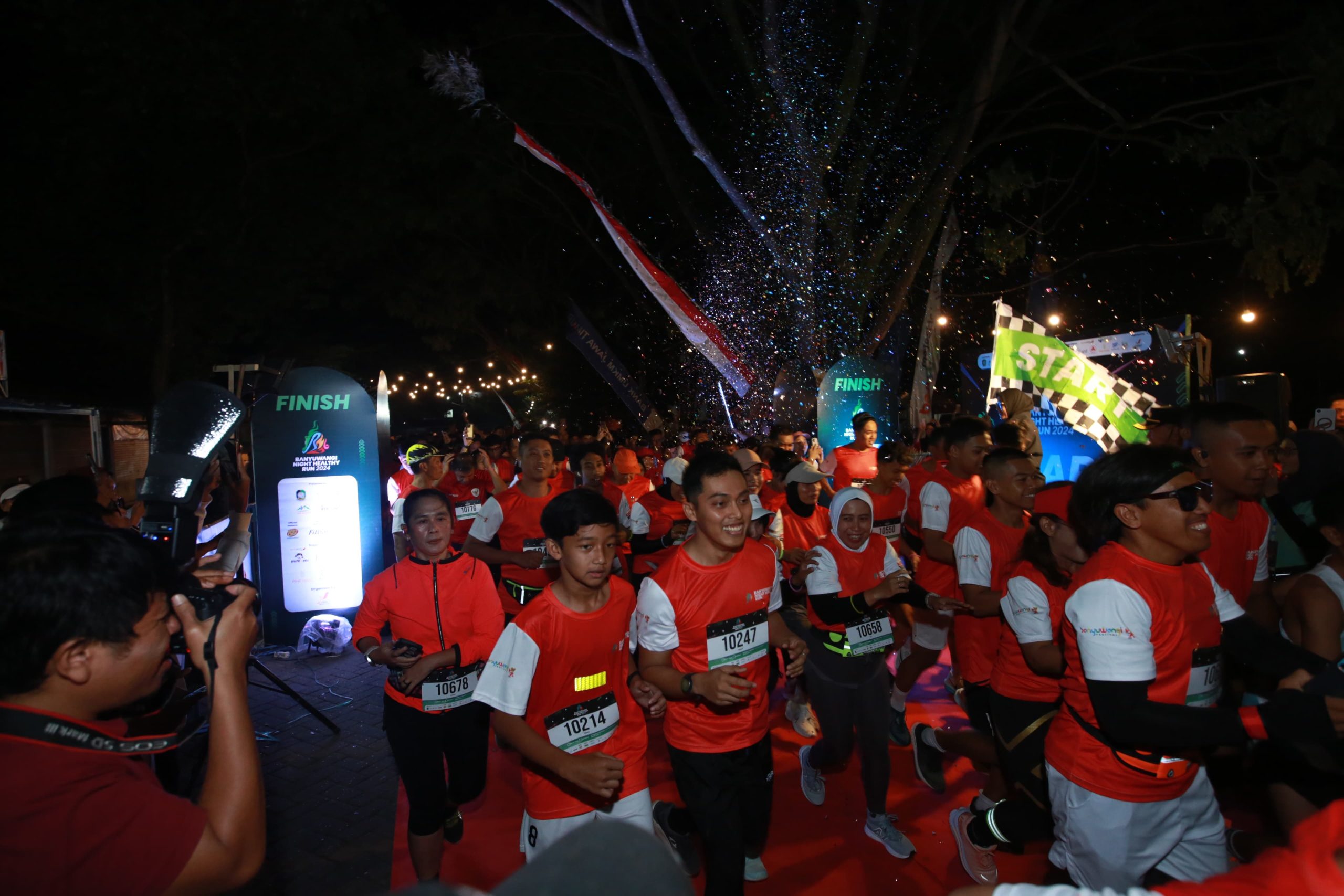 ratusan-pelari-dari-berbagai-daerah-meriahkan-banyuwangi-night-healthy-run