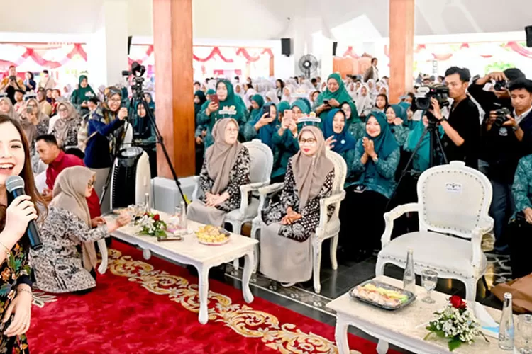 festival-posyandu-kreatif-banyuwangi,-bincang-sehat-bareng-tasya-kamila-dan-dr-ningz