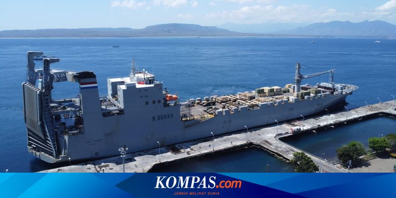 kapal-kargo-as-merapat-di-banyuwangi,-turunkan-alutista-untuk-latgab