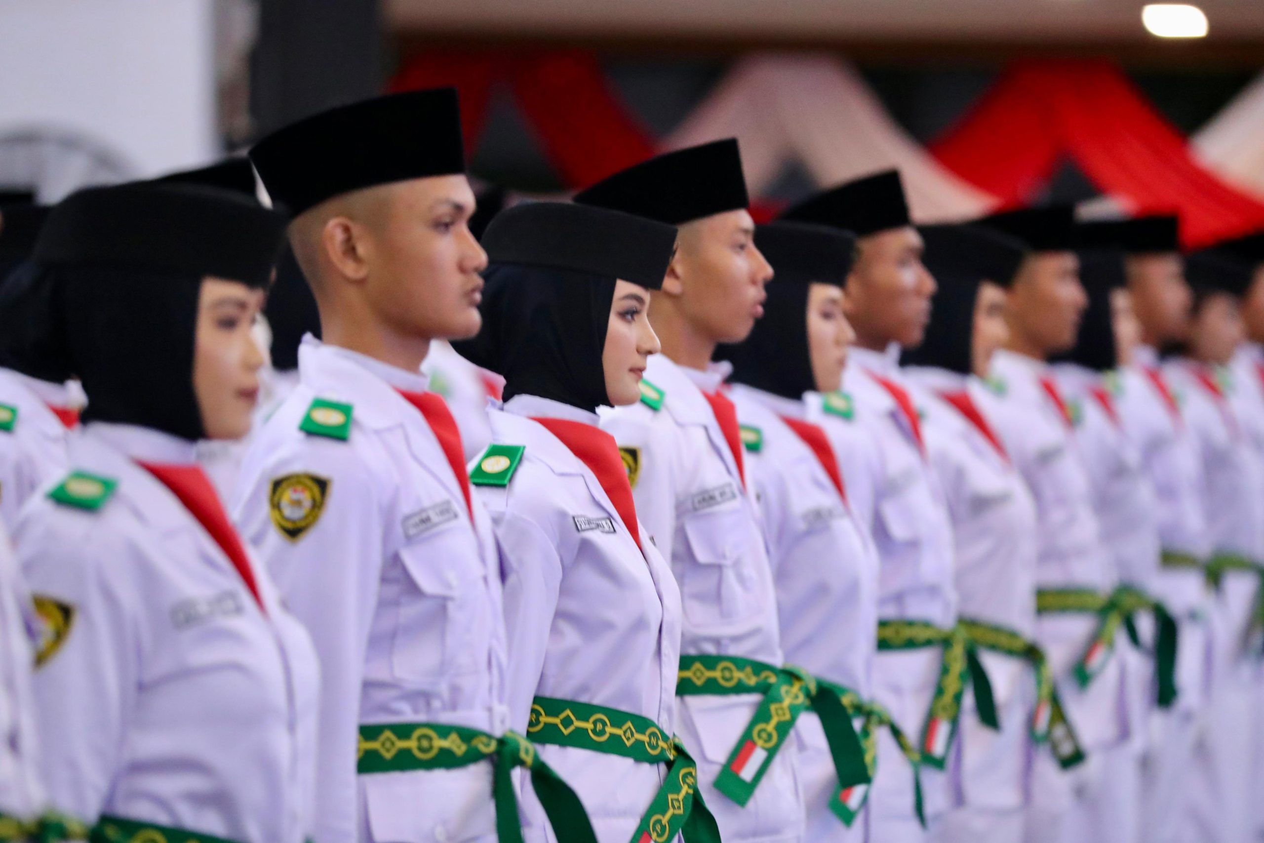 berlangsung-khidmat,-bupati-ipuk-kukuhkan-anggota-paskibraka-banyuwangi-2024