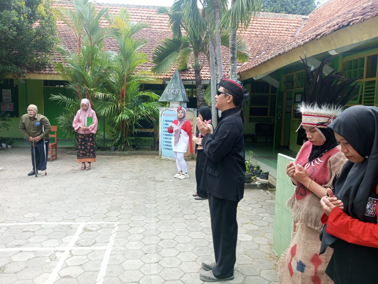 upacara-bendera-para-difabel-yayasan-komunitas-aura-lentera-banyuwangi