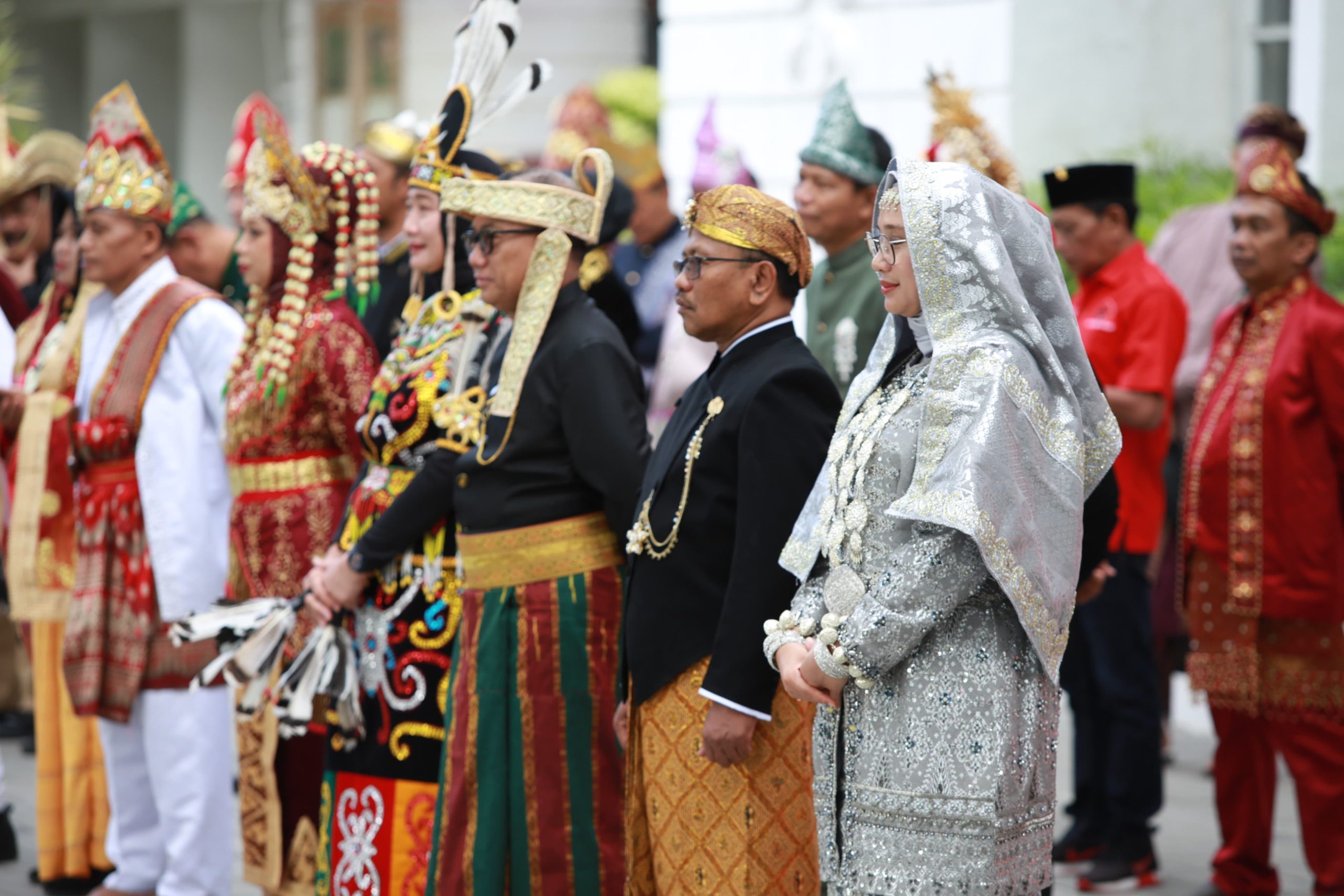 parade-busana-adat-nusantara-di-upacara-kemerdekaan-ri-banyuwangi