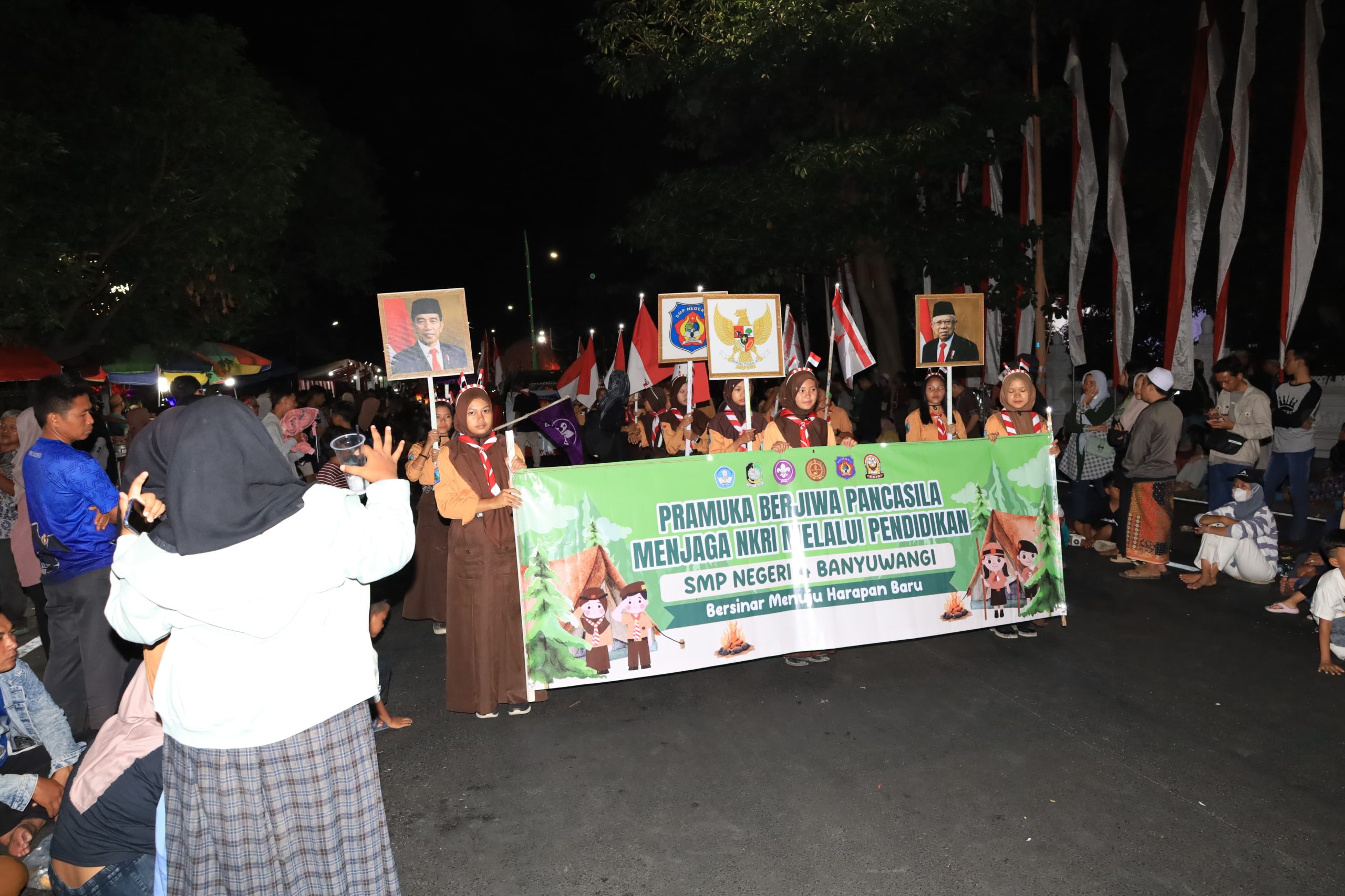 meriahnya-pawai-lampion-pramuka-banyuwangi