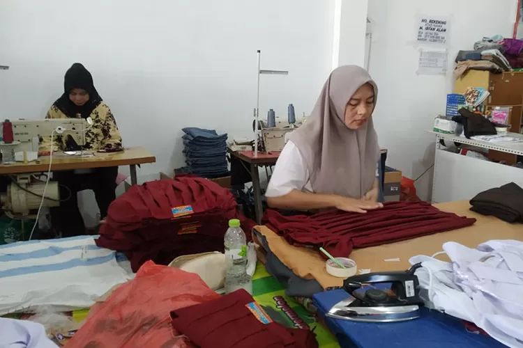 perayaan-agustusan-di-banyuwangi-beri-imbas-produksi-konveksi,-alami-sedikit-perlambatan