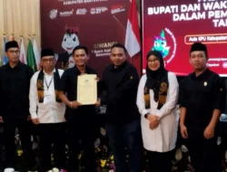 Resmi Daftar di KPU Banyuwangi, Ipuk-Mujiono Target Minimal 70 Persen Suara