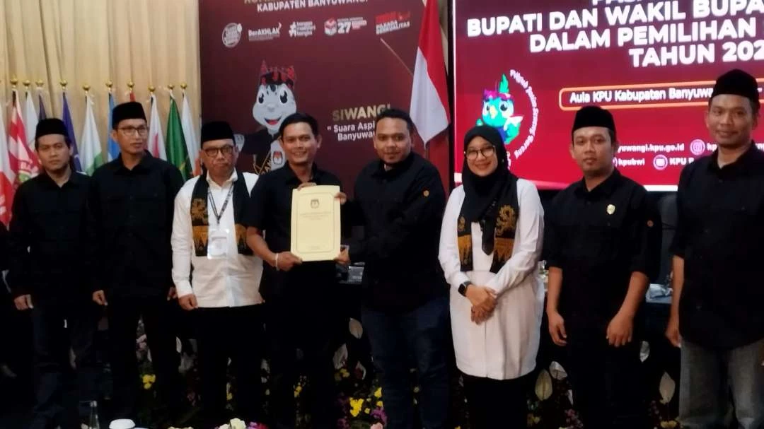 resmi-daftar-di-kpu-banyuwangi,-ipuk-mujiono-target-minimal-70-persen-suara