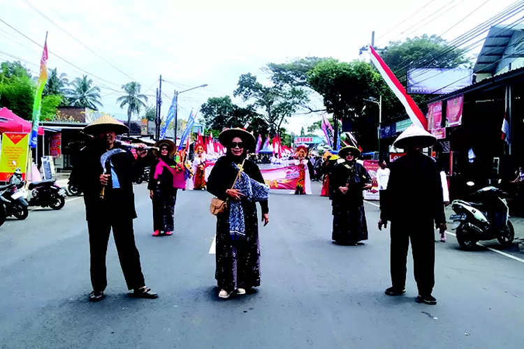 smp-3-genteng-banyuwangi:-sajikan-adat-nusantara,-juarai-berbagai-kompetisi