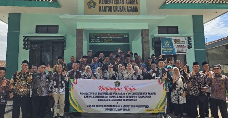 kunjungan-bidang-urusan-agama-islam-kanwil-kemenag-provinsi-diy-yogyakarta-ke-kua-kec.-banyuwangi