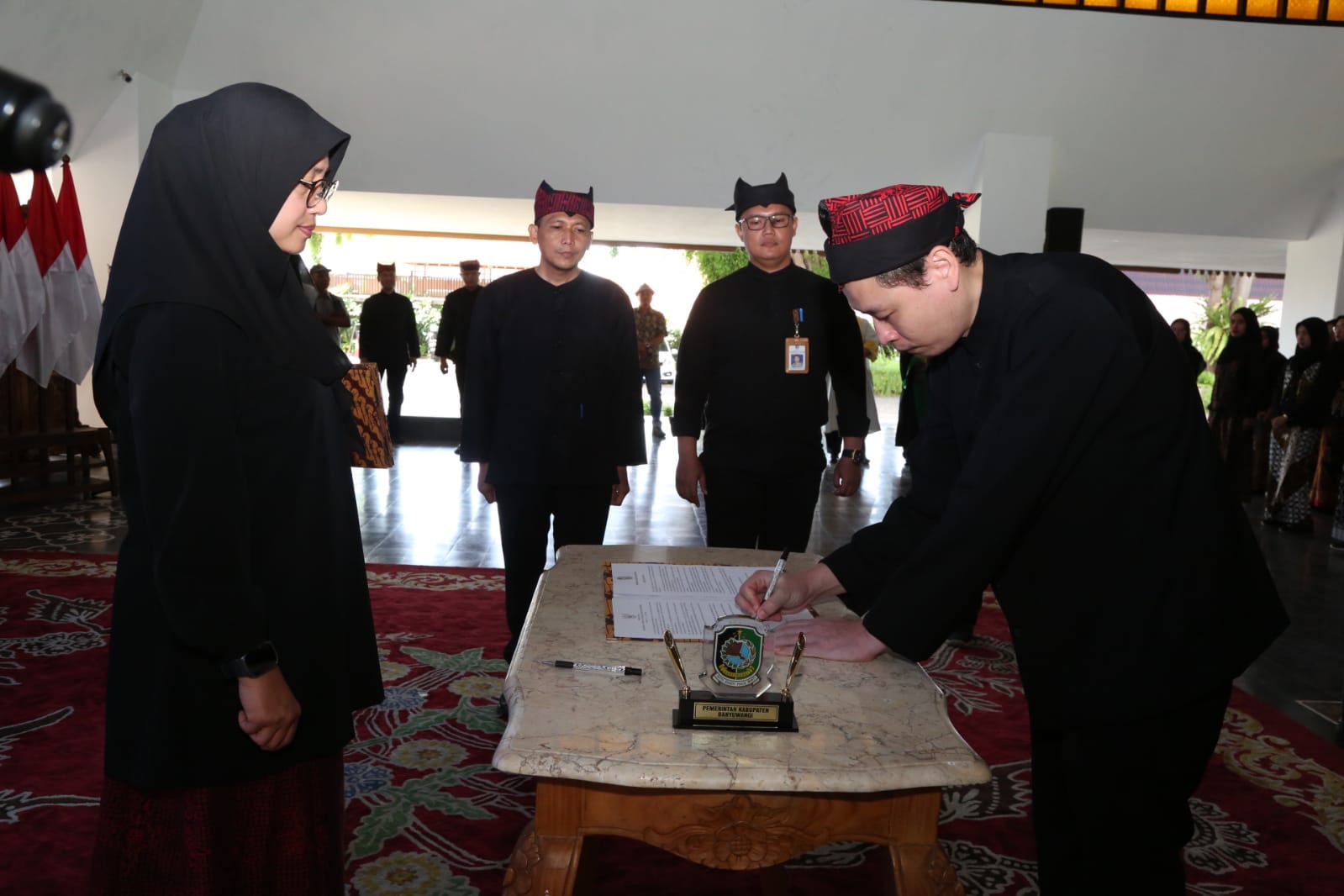 sebanyak-268-asn-banyuwangi-terima-sk-jabatan-fungsional